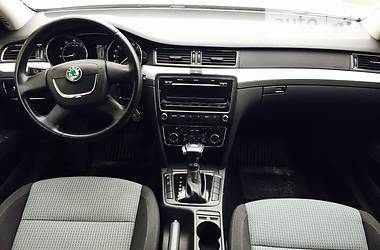 Седан Skoda Superb 2011 в 