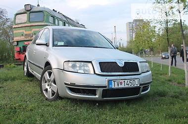 Седан Skoda Superb 2004 в Києві