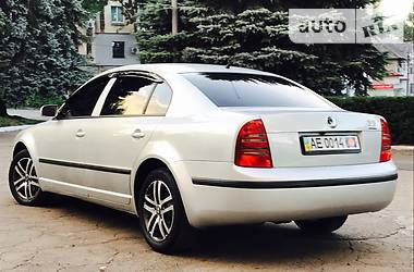 Седан Skoda Superb 2007 в Днепре