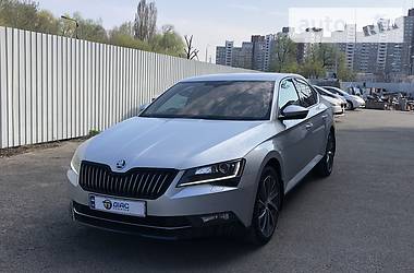 Седан Skoda Superb 2016 в Киеве