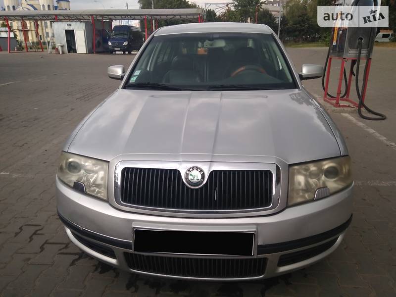 Седан Skoda Superb 2004 в Черновцах