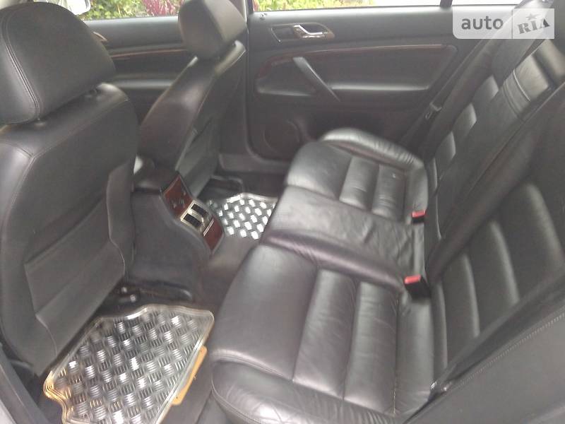 Седан Skoda Superb 2004 в Черновцах