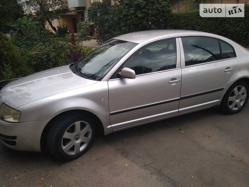 Седан Skoda Superb 2004 в Черновцах