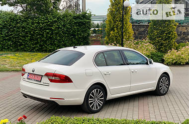 Седан Skoda Superb 2015 в Луцке