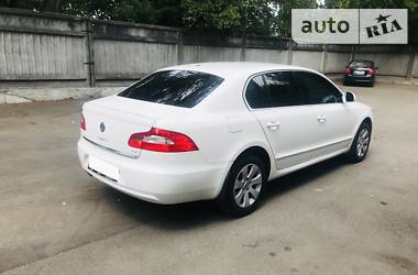 Седан Skoda Superb 2013 в Киеве