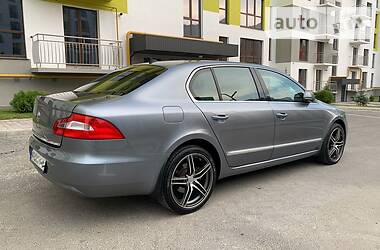 Седан Skoda Superb 2011 в Ровно