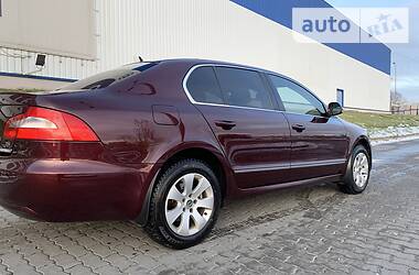 Седан Skoda Superb 2010 в 