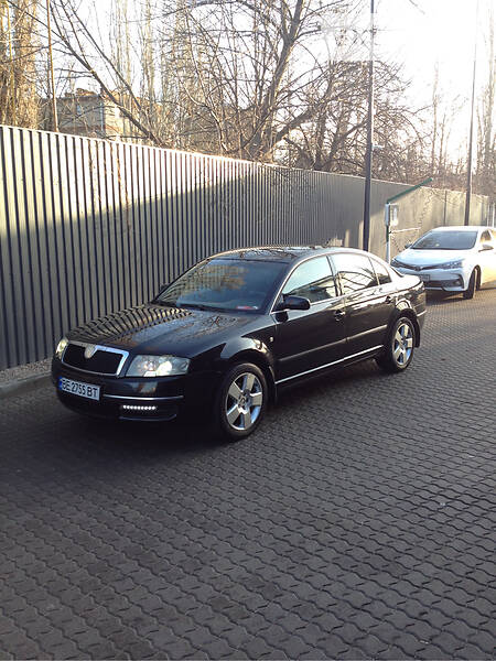 Седан Skoda Superb 2003 в Миколаєві