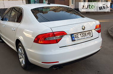 Седан Skoda Superb 2013 в 
