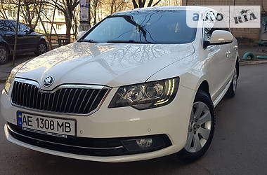 Седан Skoda Superb 2013 в 