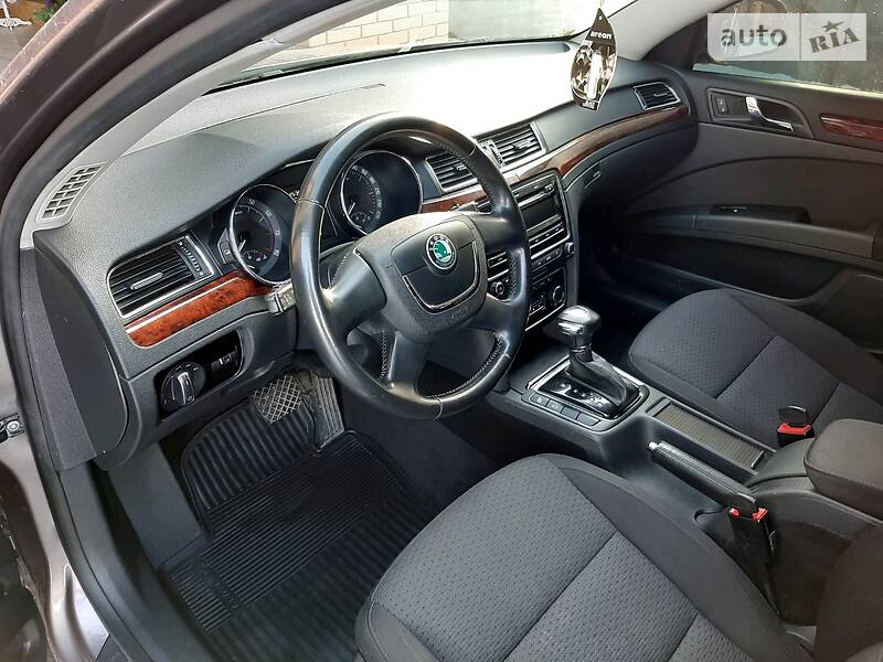 Седан Skoda Superb 2012 в Дніпрі