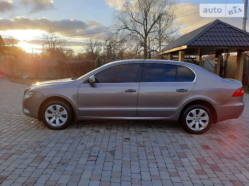 Седан Skoda Superb 2012 в Дніпрі