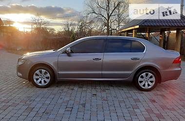 Седан Skoda Superb 2012 в 