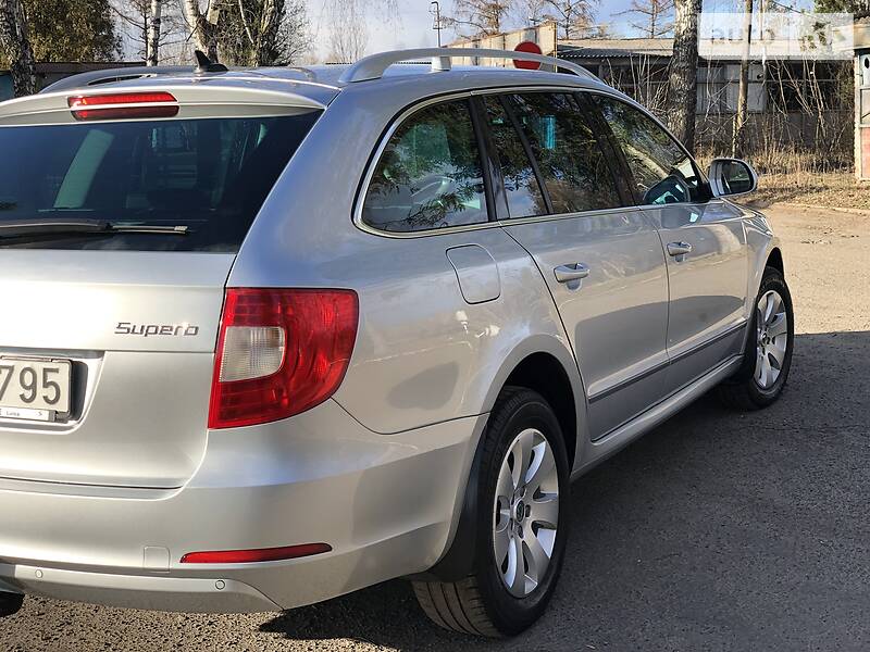 Універсал Skoda Superb 2011 в Радивиліві