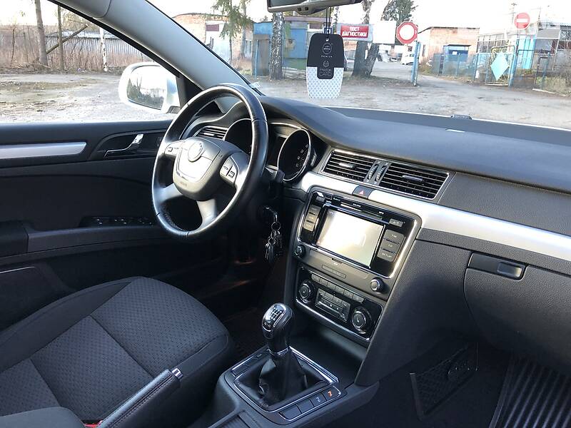 Універсал Skoda Superb 2011 в Радивиліві