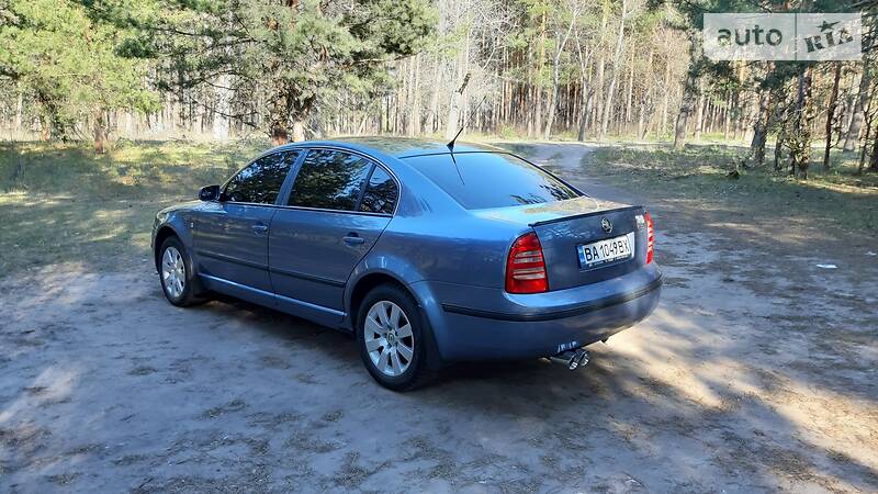 Седан Skoda Superb 2004 в Кропивницькому
