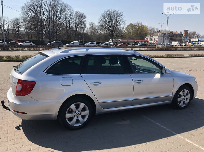 Універсал Skoda Superb 2010 в Житомирі
