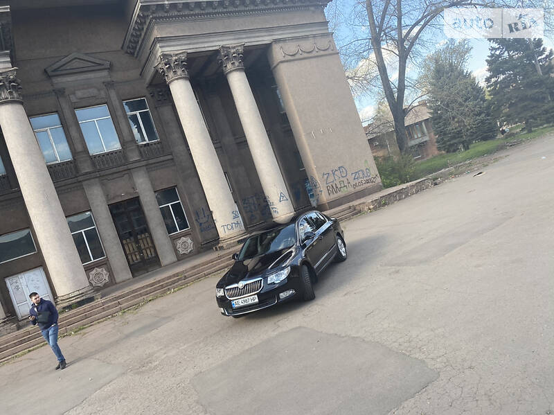 Седан Skoda Superb 2010 в Кривому Розі