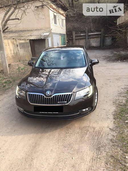 Седан Skoda Superb 2014 в 