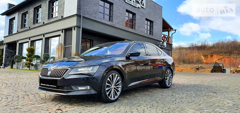 Седан Skoda Superb 2016 в Іршаві