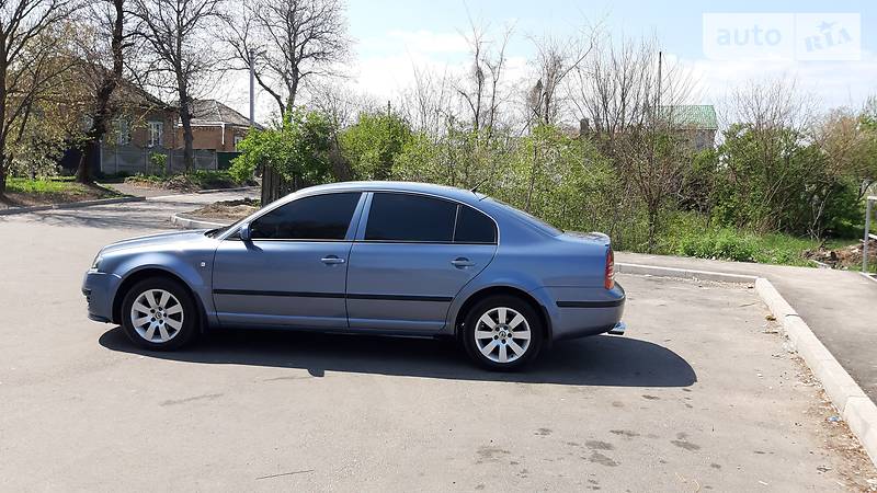 Седан Skoda Superb 2004 в Кропивницькому