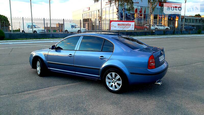 Седан Skoda Superb 2004 в Кропивницькому