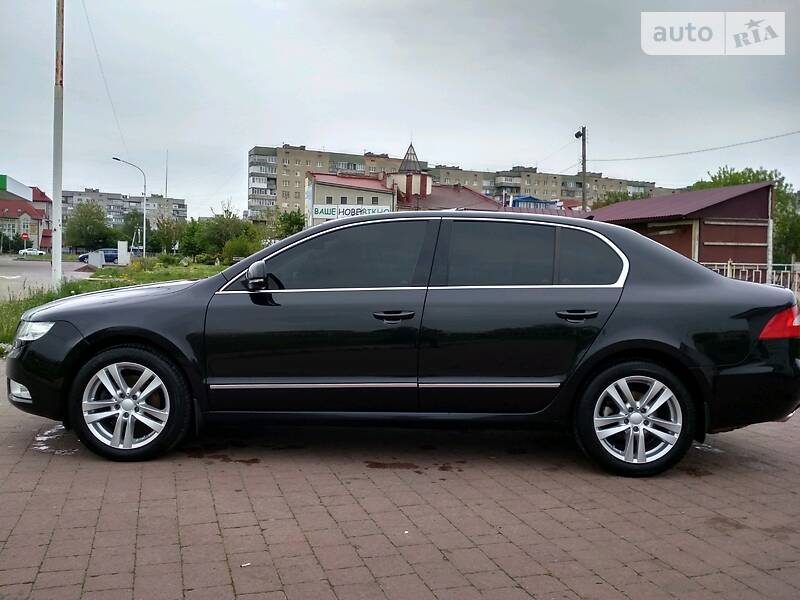 Седан Skoda Superb 2010 в 