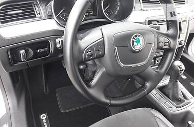 Седан Skoda Superb 2012 в Мукачево