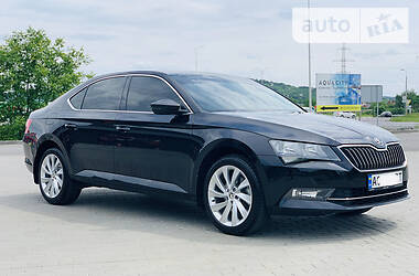 Седан Skoda Superb 2018 в 