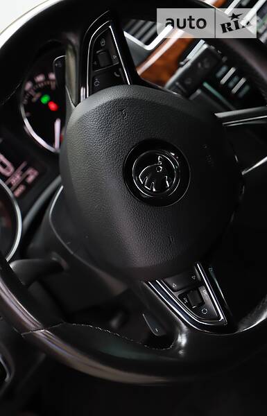 Седан Skoda Superb 2015 в Івано-Франківську