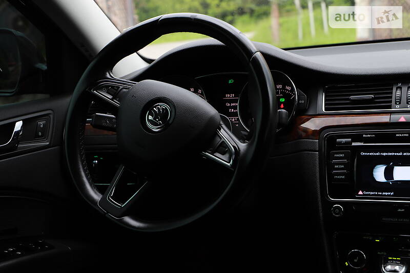 Седан Skoda Superb 2015 в Івано-Франківську
