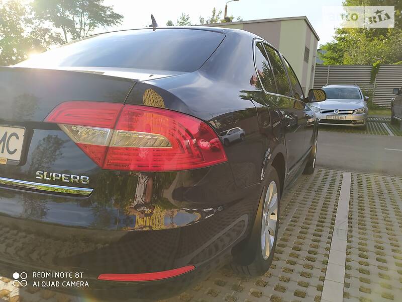 Седан Skoda Superb 2014 в Києві