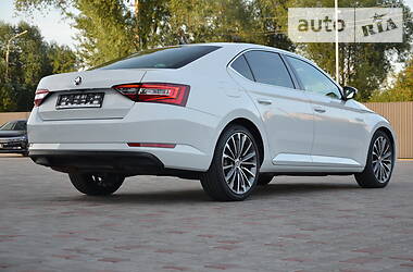 Седан Skoda Superb 2016 в Луцке