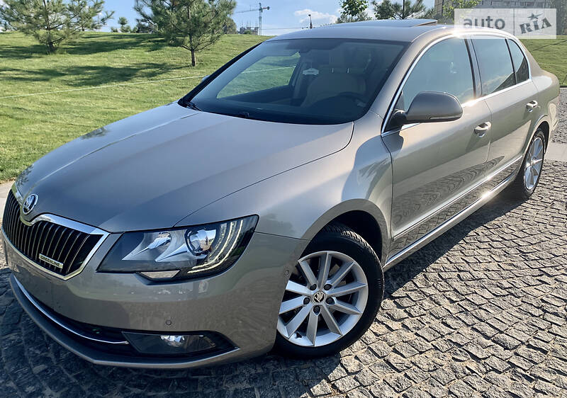 Седан Skoda Superb 2015 в Днепре