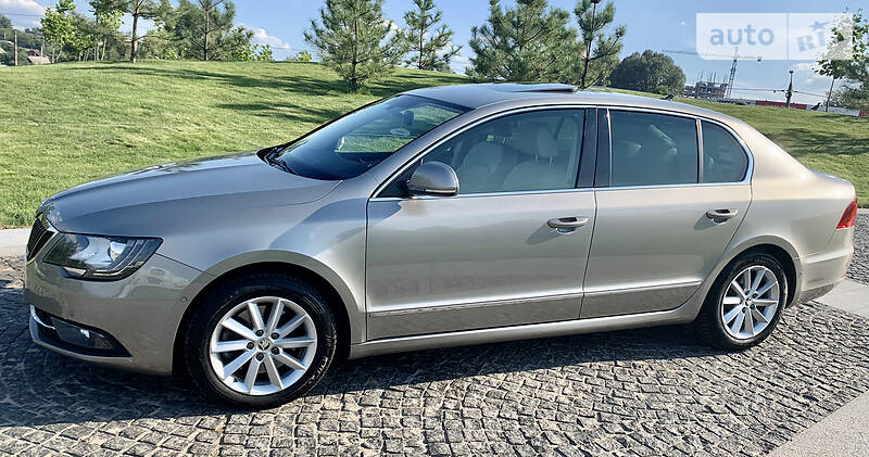 Седан Skoda Superb 2015 в Днепре