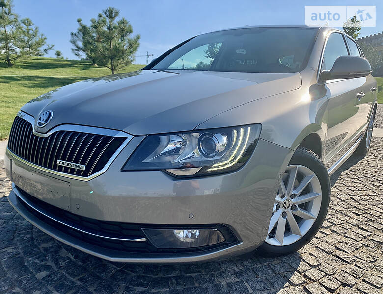 Седан Skoda Superb 2015 в Днепре