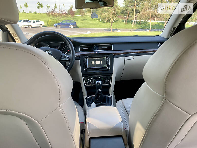 Седан Skoda Superb 2015 в Днепре