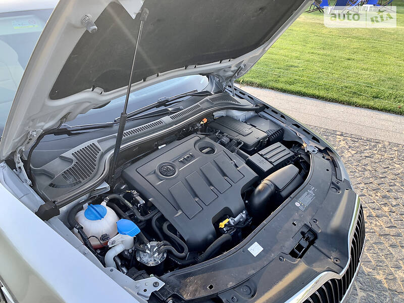Седан Skoda Superb 2015 в Днепре