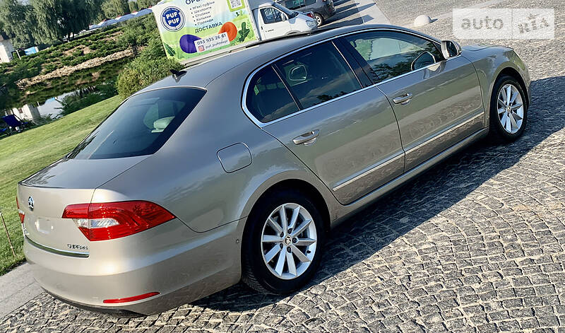 Седан Skoda Superb 2015 в Днепре
