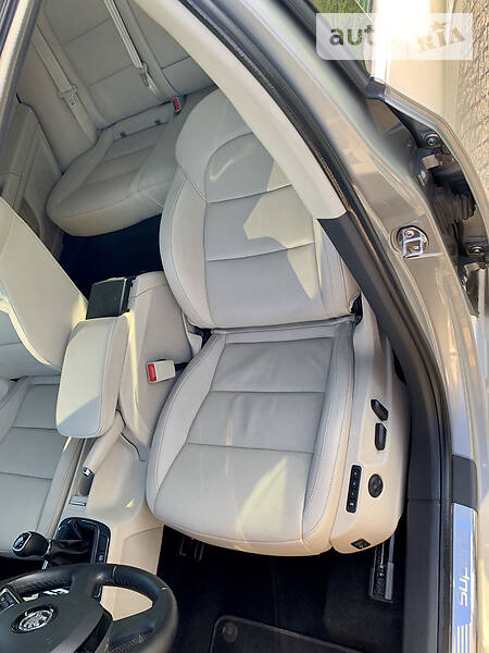 Седан Skoda Superb 2015 в Днепре