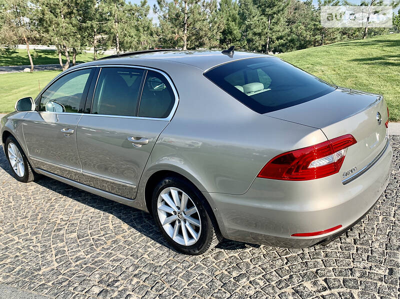 Седан Skoda Superb 2015 в Днепре