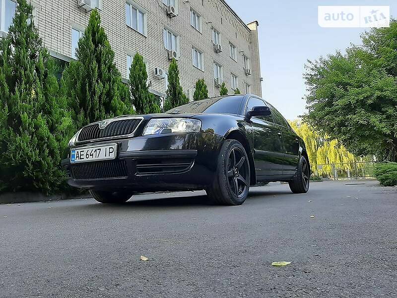 Седан Skoda Superb 2004 в Павлограде