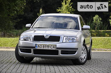 Седан Skoda Superb 2004 в Сваляве