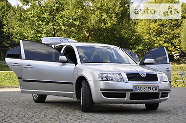 Седан Skoda Superb 2004 в Сваляве