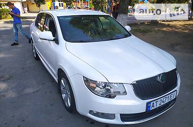 Седан Skoda Superb 2011 в Надворной