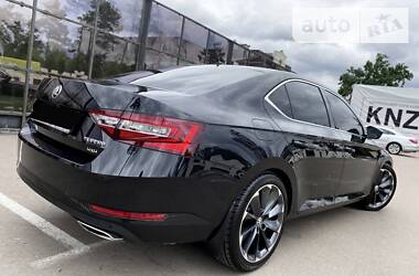 Лифтбек Skoda Superb 2016 в Киеве