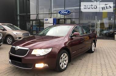 Седан Skoda Superb 2011 в Черновцах