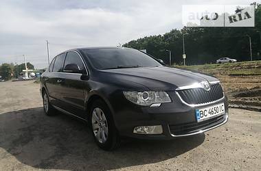 Седан Skoda Superb 2009 в Новояворовске