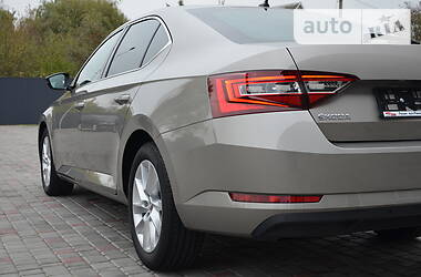 Седан Skoda Superb 2016 в Луцке