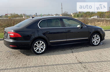 Седан Skoda Superb 2014 в Львове